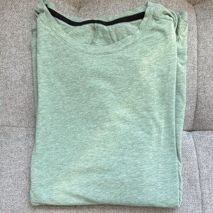 On Clouds -Men's Green Short Sleeve Tee/ Great for working out